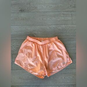 ALO Yoga Medium Peach Shorts. 🍑⚡️